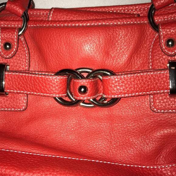 Wilsons Leather Shoulder Bag - Picture 3 of 6